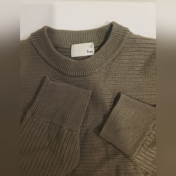 Aritzia Wilfred Free Fits Sz XS/S Lolan Green Merino Wool Knit crop sweater - Picture 8 of 10